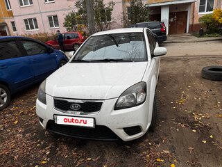 2011 Kia Rio II Рестайлинг, белый, 650000 рублей, вид 1