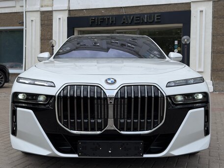 2026 BMW 7 серии 740d xDrive VII (G70), белый, 14900000 рублей, вид 3