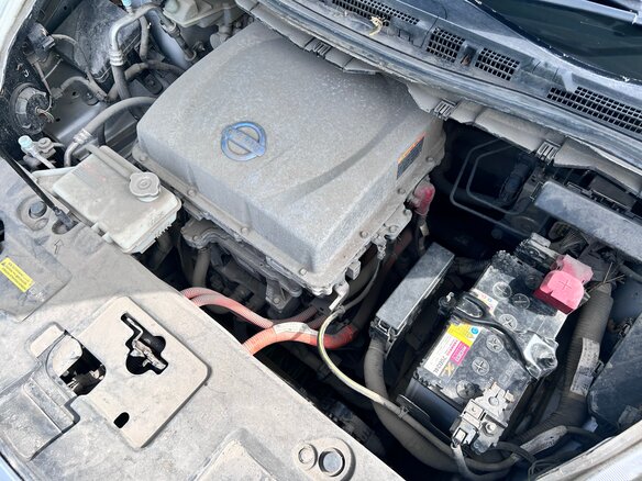 2013 Nissan Leaf (EM57) I (ZE0/AZE0), серый, 820000 рублей - вид 10