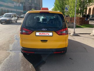 2014 Ford Galaxy II Рестайлинг, жёлтый, 699000 рублей, вид 3