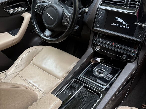 2017 Jaguar F-Pace I, красный, 2349000 рублей - вид 7