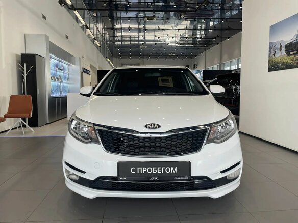 2016 Kia Rio III Рестайлинг, белый - вид 1