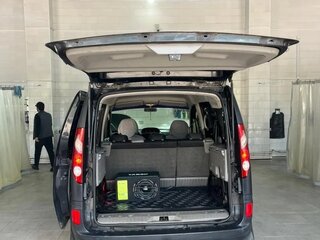 2010 Renault Kangoo II, чёрный, 700000 рублей, вид 5