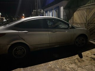 2015 Hyundai Solaris I Рестайлинг, серебристый, 1000000 рублей, вид 2