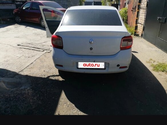 2017 Renault Logan II, белый, 450000 рублей - вид 3