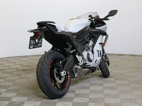 2025 CFMoto 675SR-R, белый, 769410 рублей, вид 3