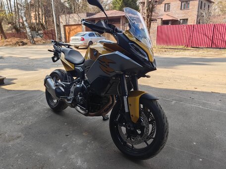 2020 BMW F 900 XR, золотистый, 785000 рублей, вид 4