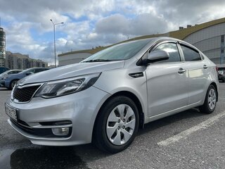 2016 Kia Rio III Рестайлинг, серебристый, 950000 рублей, вид 1