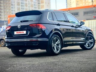 2018 Volkswagen Tiguan II, чёрный, 2380000 рублей, вид 3