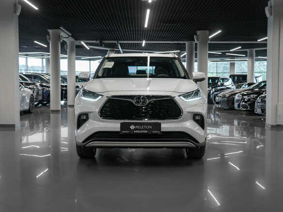 2026 Toyota Highlander IV (XU70), белый - вид 1