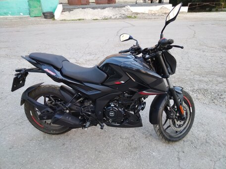 2023 Bajaj Pulsar N250, чёрный, 280000 рублей, вид 3