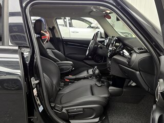 2022 Mini Hatch Cooper III (F55/F56) Рестайлинг 2, чёрный, 1825000 рублей, вид 5