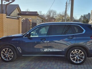 2021 BMW X5 40i IV (G05/G18), синий, 6000000 рублей, вид 3