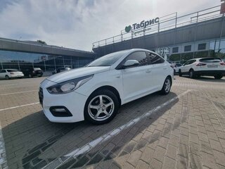 2018 Hyundai Solaris II, белый, 990000 рублей, вид 4