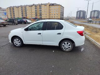 2017 Renault Logan II, белый, 400000 рублей, вид 2