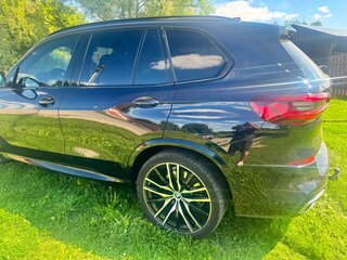 2020 BMW X5 40d IV (G05/G18), чёрный, 7500000 рублей, вид 5