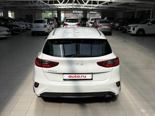 2022 Kia Ceed III Рестайлинг, белый, 1990000 рублей, вид 5