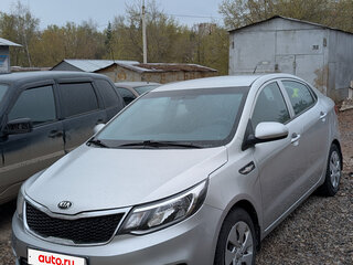 2016 Kia Rio III Рестайлинг, серебристый, 1100000 рублей, вид 2