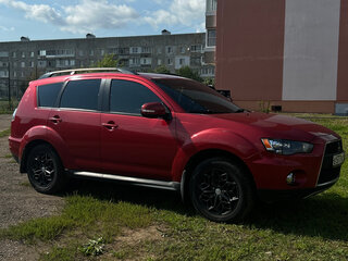 2012 Mitsubishi Outlander II Рестайлинг, красный, 1400000 рублей, вид 4