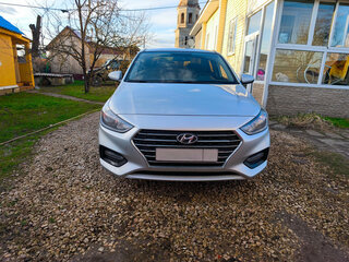 2017 Hyundai Solaris II, серебристый, 990000 рублей, вид 2