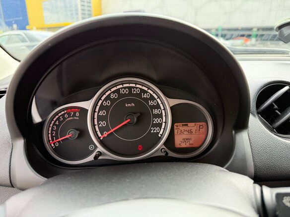 2011 Mazda 2 II Рестайлинг (DE2), белый - вид 11