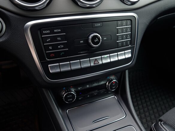 2017 Mercedes-Benz GLA 250 I (X156), красный - вид 15