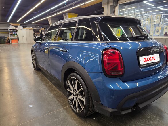 2022 Mini Hatch Cooper III (F55/F56) Рестайлинг 2, синий, 3000000 рублей - вид 5