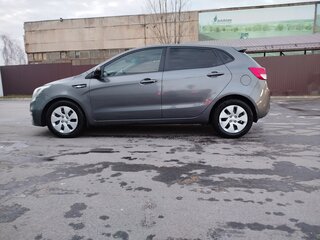 2017 Kia Rio III Рестайлинг, серый, 580000 рублей, вид 5
