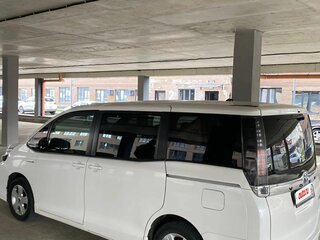 2014 Toyota Voxy III (R80), белый, 1750000 рублей, вид 4