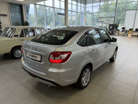 2026 Lada (ВАЗ) Granta I Рестайлинг, серебристый - вид 15