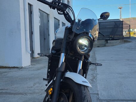 2023 Yamaha XSR700, белый, 900000 рублей, вид 2