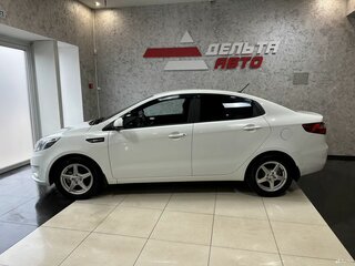 2013 Kia Rio 5-speed III, белый, 899000 рублей, вид 2