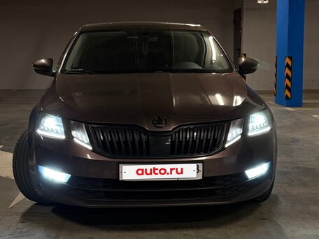 2018 Skoda Octavia III (A7) Рестайлинг, коричневый, 1749000 рублей, вид 3