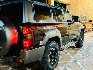 2022 Nissan Patrol V (Y61) Рестайлинг, чёрный, 9000000 рублей, вид 4