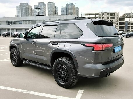 2023 Toyota Sequoia III, серый, 10199000 рублей, вид 3