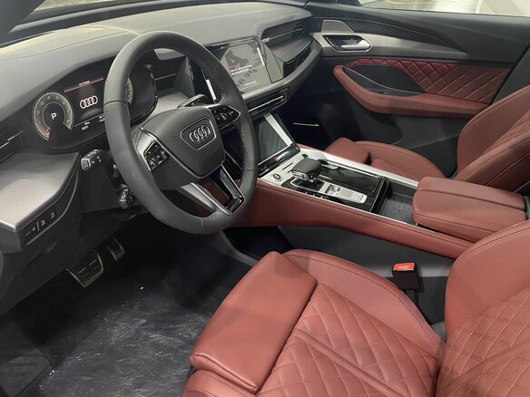 2026 Audi Q6 45 TFSI, чёрный, 8199000 рублей - вид 10