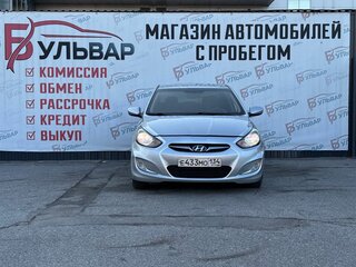 2013 Hyundai Solaris I, серебристый, 649000 рублей, вид 2