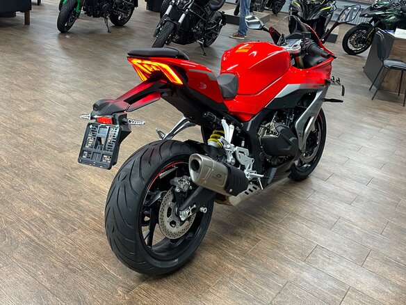 2026 QJMotor SRK 800 RR, красный, 859000 рублей - вид 6