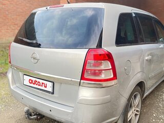 2011 Opel Zafira B Рестайлинг, серебристый, 700000 рублей, вид 4