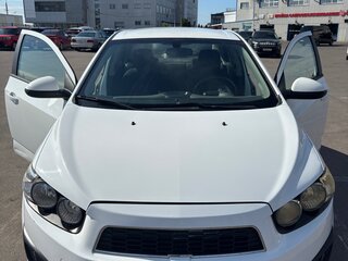 2014 Chevrolet Aveo II, белый, 730000 рублей, вид 2
