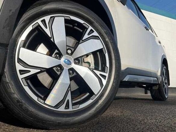 2021 Subaru Forester MHEV V, белый - вид 3