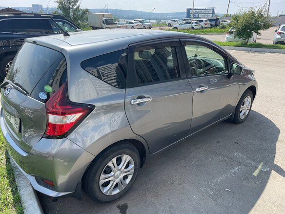 2016 Nissan Note II Рестайлинг, серый, 860000 рублей - вид 3