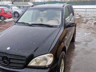 2000 Mercedes-Benz M-Класс 320 I (W163), чёрный, 480000 рублей, вид 1