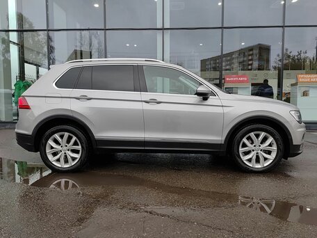 2018 Volkswagen Tiguan II, серебристый, 2573000 рублей, вид 4
