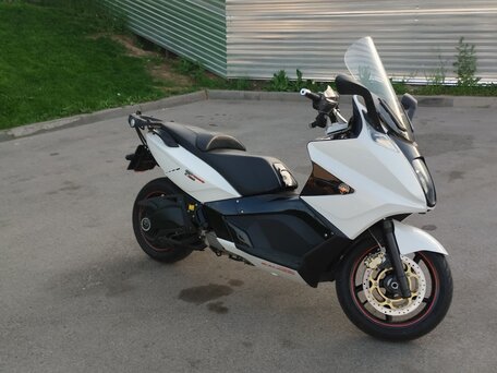 2015 Gilera GP800, белый, 700000 рублей, вид 1