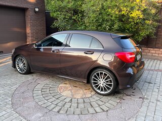 2015 Mercedes-Benz A-Класс 180 III (W176), коричневый, 1900000 рублей, вид 4