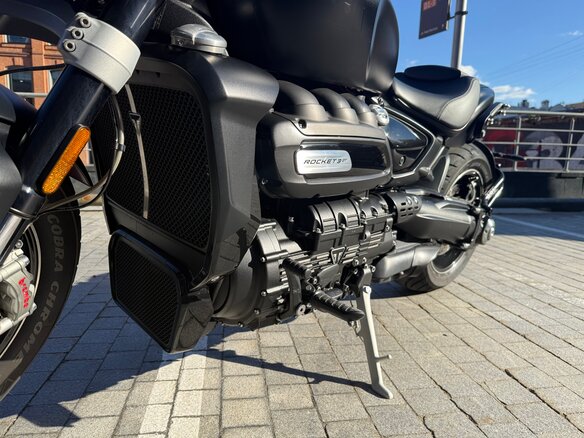 2023 Triumph Rocket 3, красный, 2500000 рублей - вид 3