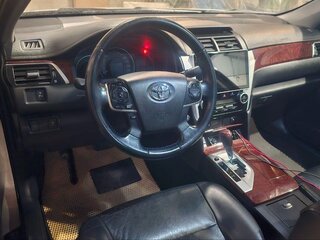 2013 Toyota Camry VII (XV50), серый, 2250000 рублей, вид 3