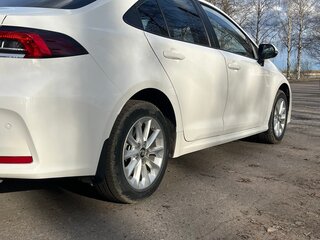 2021 Toyota Corolla XII (E210), белый, 2200000 рублей, вид 2