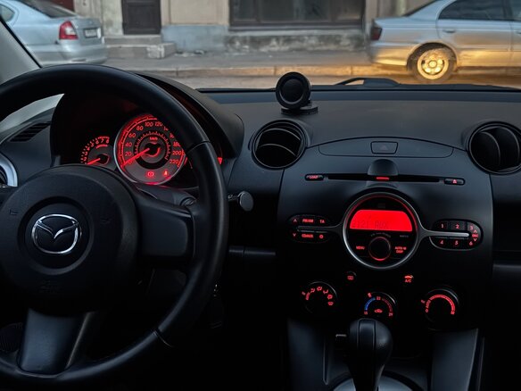 2008 Mazda 2 II (DE), жёлтый, 650000 рублей - вид 8